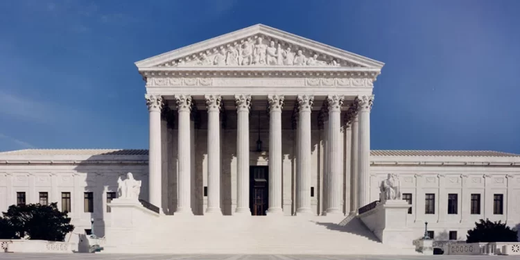 Americans have right to carry guns in public, says Supreme Court