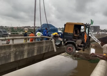 Lagos-Ibadan: Trailer crash, road repair cause traffic