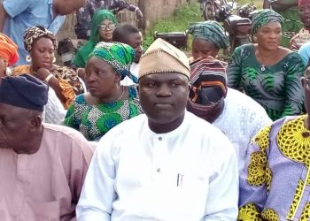 EUPHORIA AS PRINCESS YETUNDE SWELLS THE RANKS OF PDP MEMBERS IN ISEYIN LOCAL GOVERNMENT.