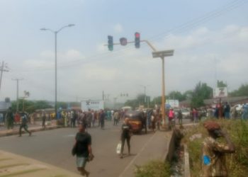 UPDATE: Protesters attack Oyo gov’s office