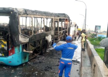 Lagos mob burns BRT bus as driver dies in crash