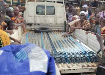 Bodija Market Inferno: Sharafadeen Alli Donates 50 Bundles of Roofing Sheets To Plank Sellers