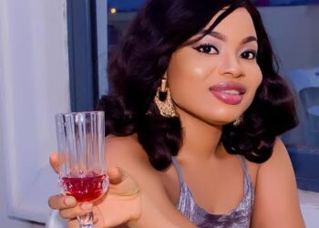 Why I like guys in palm slippers – Actress, Debanke