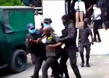 Emefiele: DSS arrests Ikoyi prison boss on court premises