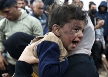 Israel Launches Fresh Strikes on Gaza Amid Hostage Crisis and Growing International Pressure