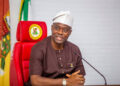 SEYI MAKINDE PRESENTS STAFF OF OFFICE TO ASEYIN, SOUN DECEMBER 14, 19 – Dotun Oyelade