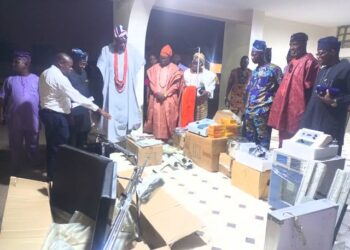 Soun of Ogbomoso Donates Medical Equipment to Boost Bowen Teaching Hospital
